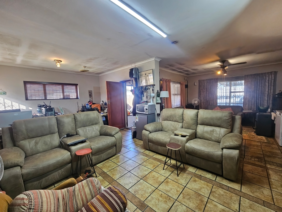 3 Bedroom Property for Sale in Peerless Park North Western Cape